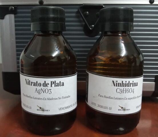 Ninhidrina y nitrato de plata. para superficies porosas (papepl, cartón, maderas)